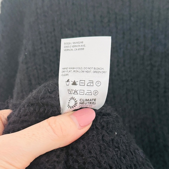 Reformation Wenda alpaca v-neck crop sweater • size‎ S - Picture 7 of 7